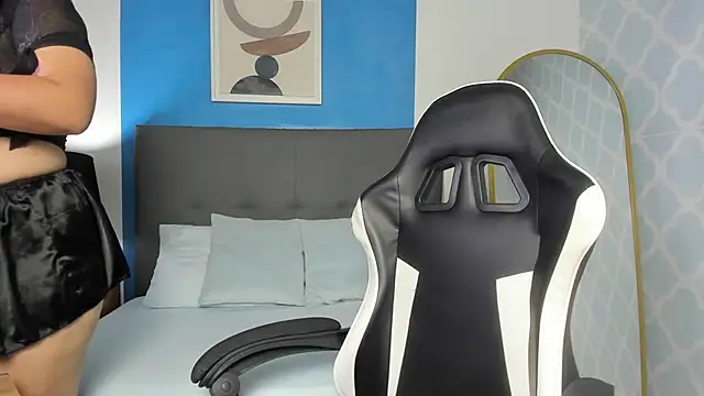 shanel smithh online show from November 6, 12:09 pm