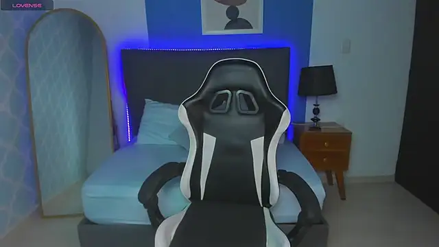 shanel smithh online show from November 25, 12:38 pm