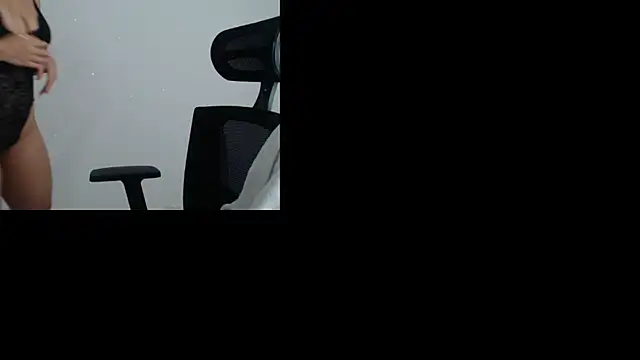 Snapshot of goddessvenus444 chatting on February 9, 2:26 pm goddessvenus444 online show from February 9, 2:26 pm