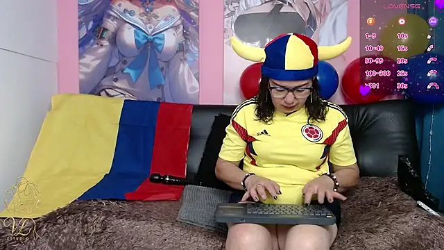 Snapshot of ESTEFANIA_344 chatting on June 23, 1:09 pm ESTEFANIA 344 online show from June 23, 1:09 pm
