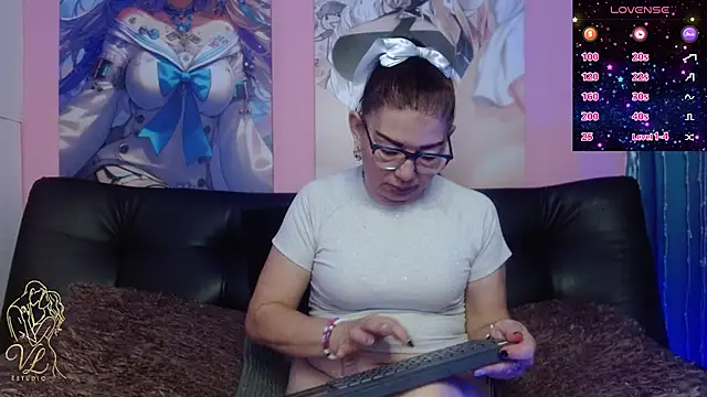 Snapshot of ESTEFANIA_344 chatting on June 18, 4:12 pm ESTEFANIA 344 online show from June 18, 4:12 pm