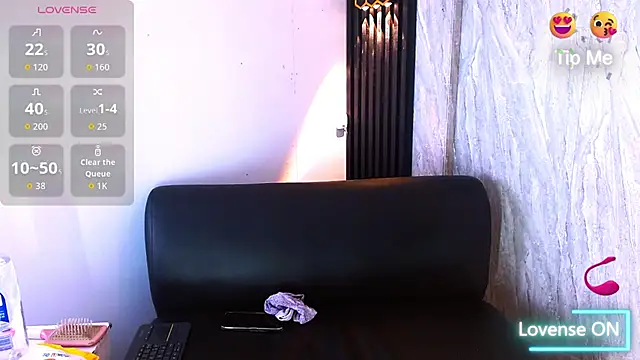 CriisBrown  online show from January 13, 2:59 am