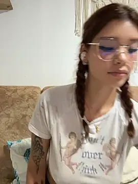 Snapshot of bergmanamii chatting on April 23, 11:39 pm bergmanamii online show from April 23, 11:39 pm