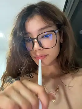 Snapshot of bergmanamii chatting on May 15, 11:36 pm bergmanamii online show from May 15, 11:36 pm