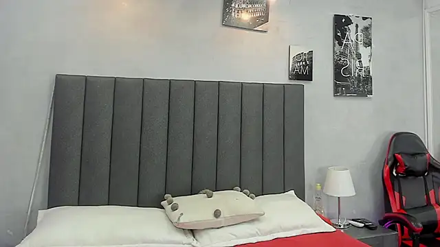 Snapshot of kendra_london chatting on July 6, 11:17 am kendra london online show from July 6, 11:17 am