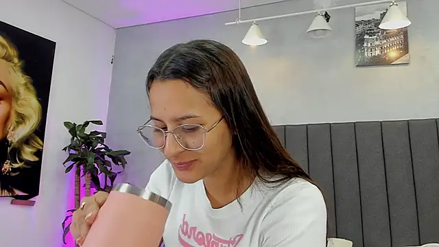 Snapshot of kendra_london chatting on July 8, 11:44 am kendra london online show from July 8, 11:44 am