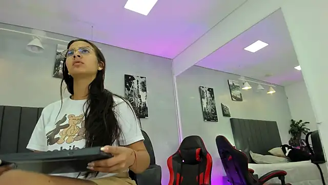 kendra london online show from March 2, 11:50 am