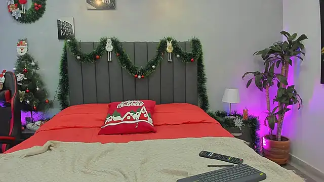 maddy  moon online show from December 2, 3:52 am