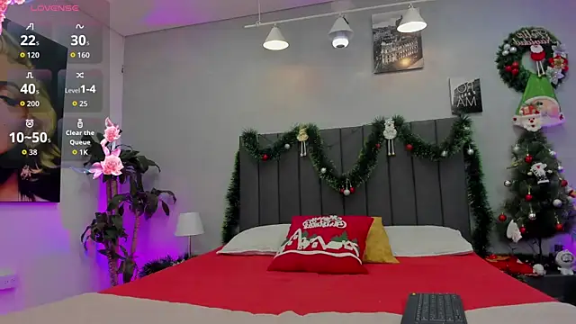 maddy  moon online show from December 18, 3:55 am