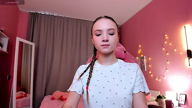 Adria Arjona online show from November 30, 7:42 am