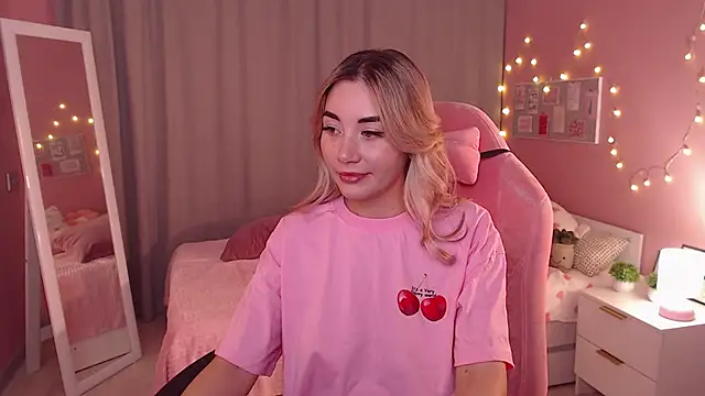 Rosie Mac online show from November 12, 1:10 am