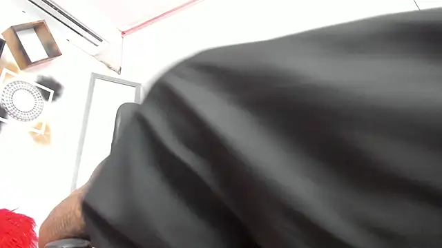 Snapshot of YuleimysAndAlex chatting on November 6, 2:37 am YuleimysAndAlex online show from November 6, 2:37 am