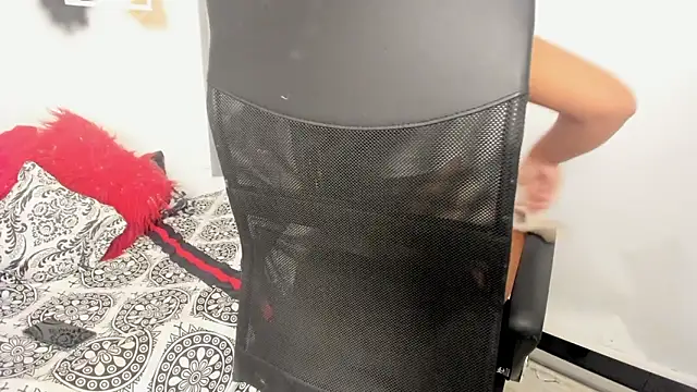 Snapshot of YuleimysAndAlex chatting on December 4, 11:59 pm YuleimysAndAlex online show from December 4, 11:59 pm