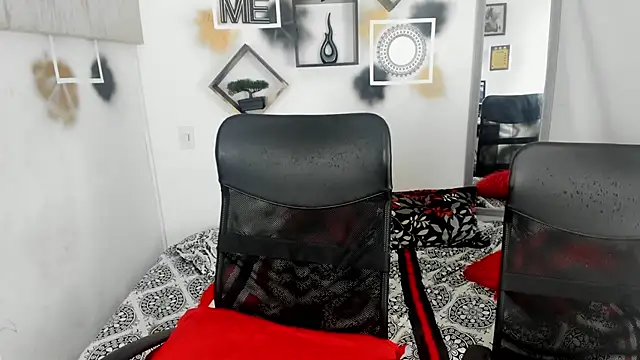 Snapshot of YuleimysAndAlex chatting on December 1, 3:29 am YuleimysAndAlex online show from December 1, 3:29 am