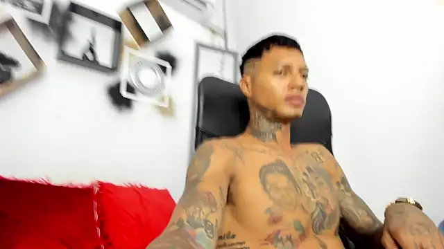 Snapshot of YuleimysAndAlex chatting on November 24, 3:28 am YuleimysAndAlex online show from November 24, 3:28 am