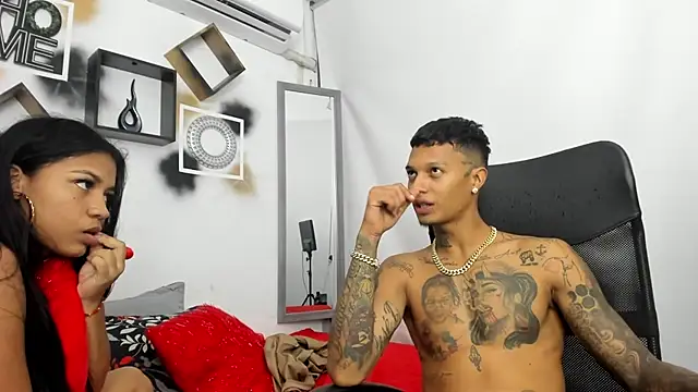 Snapshot of YuleimysAndAlex chatting on November 9, 3:21 am YuleimysAndAlex online show from November 9, 3:21 am