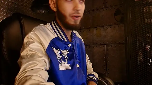 Snapshot of liam_sait chatting on November 7, 3:22 am liam sait online show from November 7, 3:22 am