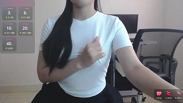 Snapshot of EllyShow22 chatting on November 9, 3:21 am EllyShow22 online show from November 9, 3:21 am