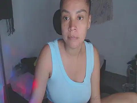 Snapshot of shayna_cute chatting on May 30, 3:46 am shayna cute online show from May 30, 3:46 am