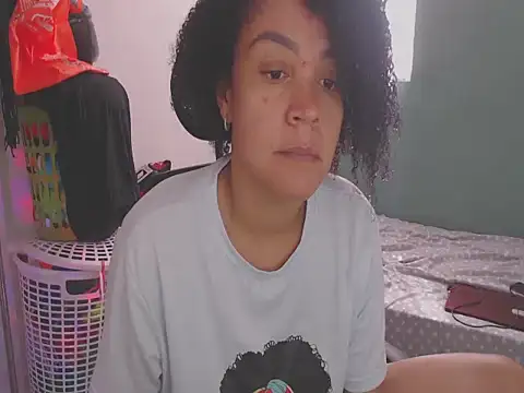Snapshot of shayna_cute chatting on June 19, 7:52 pm shayna cute online show from June 19, 7:52 pm