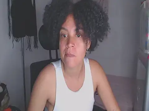 Snapshot of shayna_cute chatting on May 10, 12:36 am shayna cute online show from May 10, 12:36 am