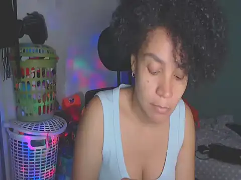 Snapshot of shayna_cute chatting on June 16, 12:21 am shayna cute online show from June 16, 12:21 am