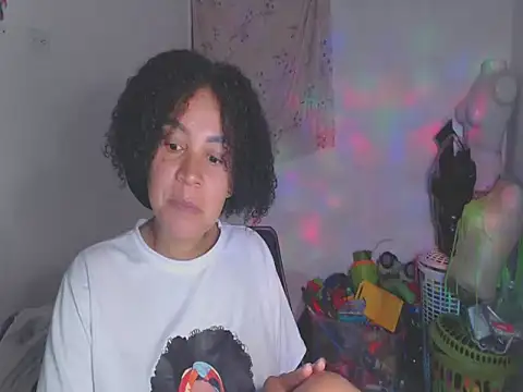 Snapshot of shayna_cute chatting on May 27, 1:57 am shayna cute online show from May 27, 1:57 am