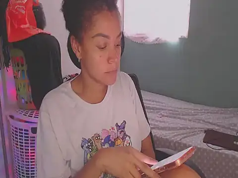 Snapshot of shayna_cute chatting on June 18, 9:53 pm shayna cute online show from June 18, 9:53 pm