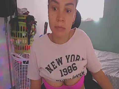 shayna cute online show from July 1, 6:19 pm