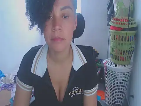 Snapshot of shayna_cute chatting on May 21, 7:11 pm shayna cute online show from May 21, 7:11 pm