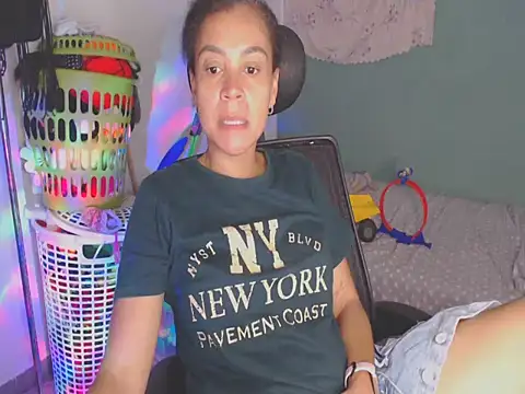 shayna cute online show from June 29, 1:23 am