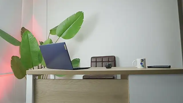 nylonisabella online show from March 7, 9:20 pm