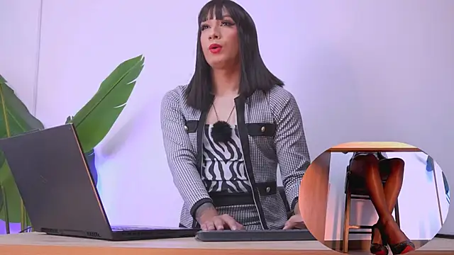 nylonisabella online show from April 2, 6:14 pm