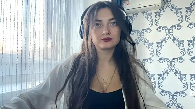 Snapshot of TwotyBright chatting on November 8, 8:07 am TwotyBright online show from November 8, 8:07 am