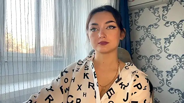 Snapshot of TwotyBright chatting on November 18, 8:06 am TwotyBright online show from November 18, 8:06 am