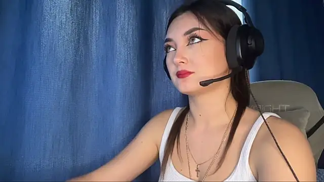 Snapshot of TwotyBright chatting on December 17, 10:09 am TwotyBright online show from December 17, 10:09 am