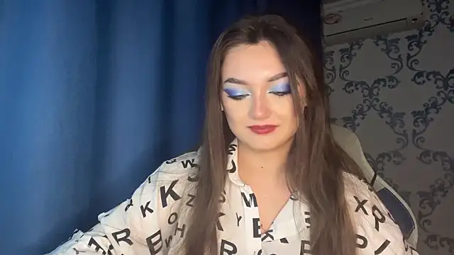 Snapshot of TwotyBright chatting on November 24, 4:18 pm TwotyBright online show from November 24, 4:18 pm