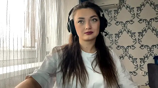 Snapshot of TwotyBright chatting on November 11, 8:09 am TwotyBright online show from November 11, 8:09 am