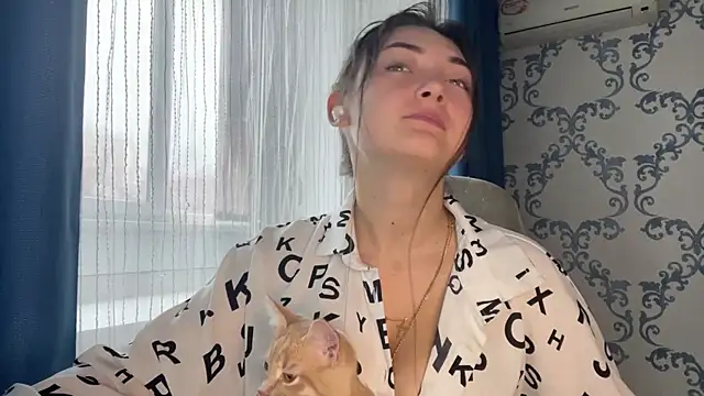 Snapshot of TwotyBright chatting on November 28, 8:14 am TwotyBright online show from November 28, 8:14 am