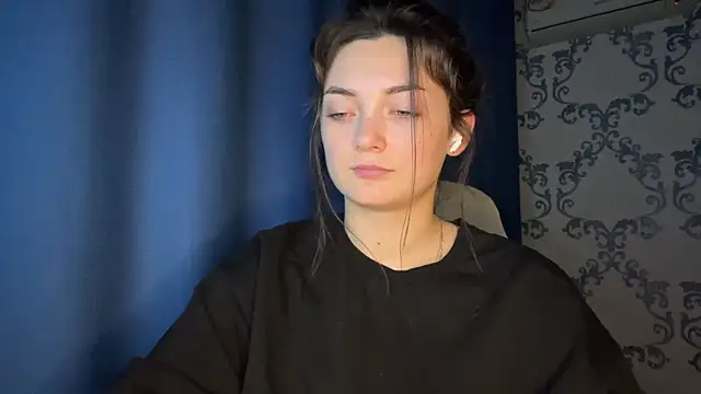 Snapshot of TwotyBright chatting on November 25, 4:18 pm TwotyBright online show from November 25, 4:18 pm