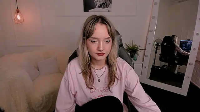 Snapshot of ElsiHill chatting on November 2, 1:38 pm ElsiHill online show from November 2, 1:38 pm