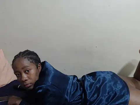 SexyLipss  online show from March 5, 9:00 pm