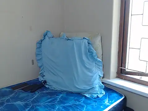 Snapshot of SexyLipss_ chatting on February 18, 12:23 pm SexyLipss online show from February 18, 12:23 pm