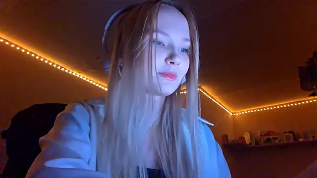 KarinRobertson online show from November 10, 5:40 pm