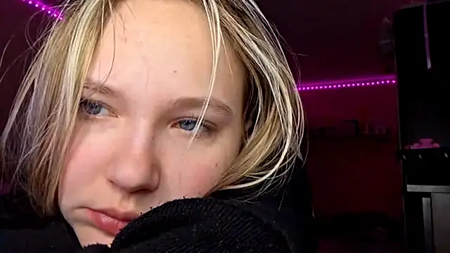 KarinRobertson online show from February 9, 5:22 pm