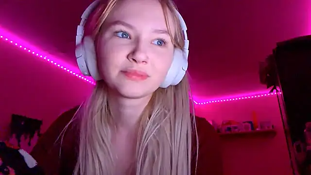 Snapshot of KarinRobertson chatting on November 21, 6:51 pm KarinRobertson online show from November 21, 6:51 pm