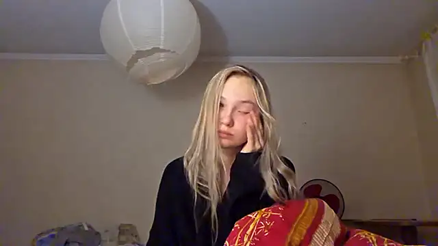 Snapshot of KarinRobertson chatting on January 6, 5:06 pm KarinRobertson online show from January 6, 5:06 pm