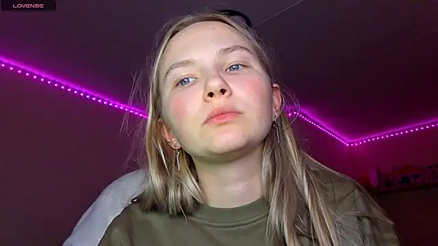 KarinRobertson online show from February 13, 4:07 pm