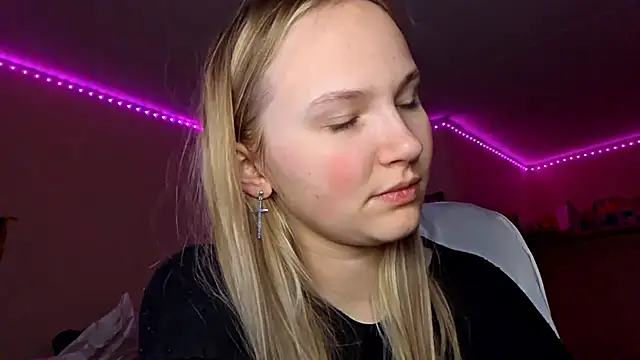 KarinRobertson online show from February 10, 5:23 pm