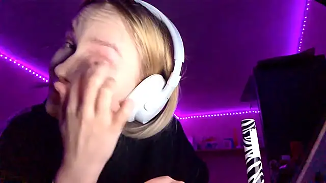 Snapshot of KarinRobertson chatting on November 26, 4:07 pm KarinRobertson online show from November 26, 4:07 pm